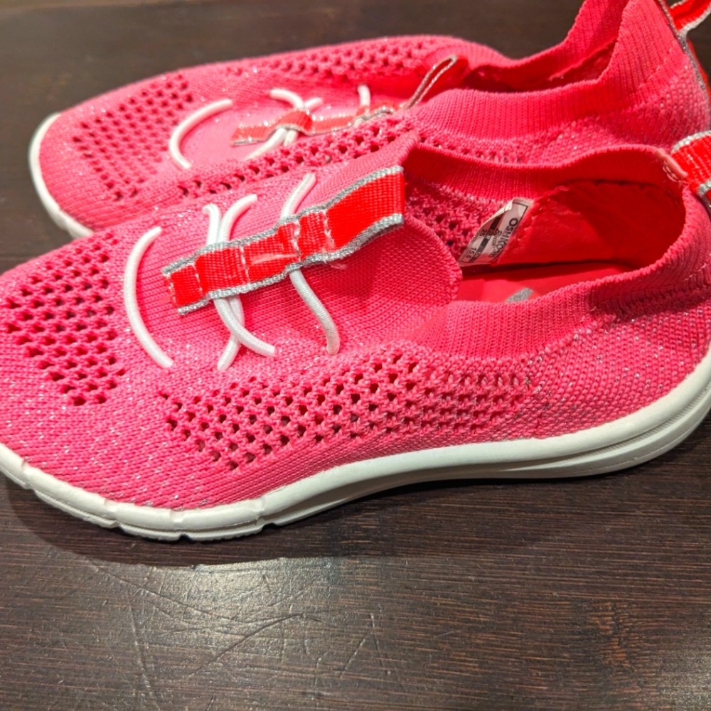 Genuine Osh Kosh Girls Pull on sneakers size 9